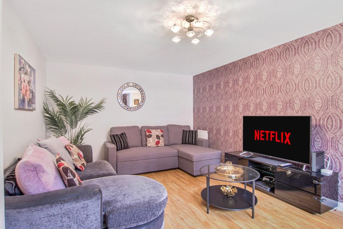 4 Bed 3.5 Bath in Bedford I Sleeps 7-9 I Parking2