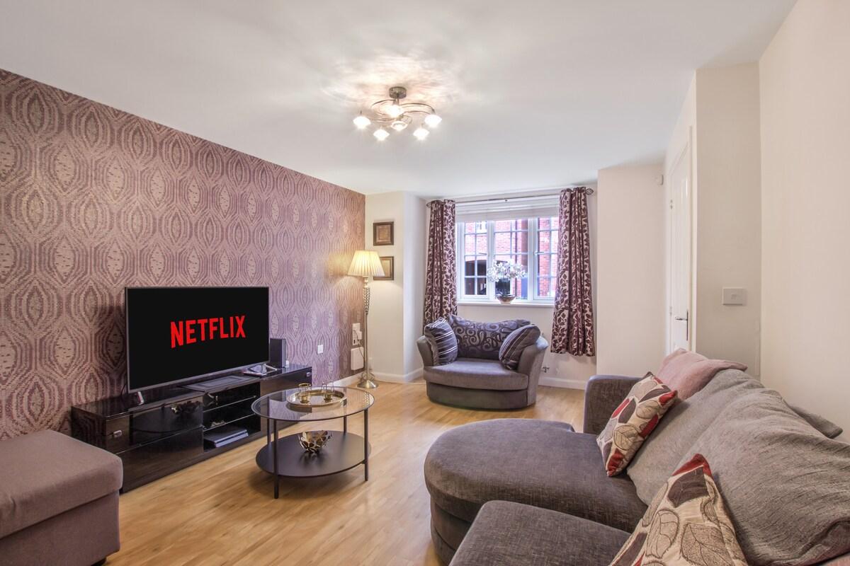 4 Bed 3.5 Bath in Bedford I Sleeps 7-9 I Parking3