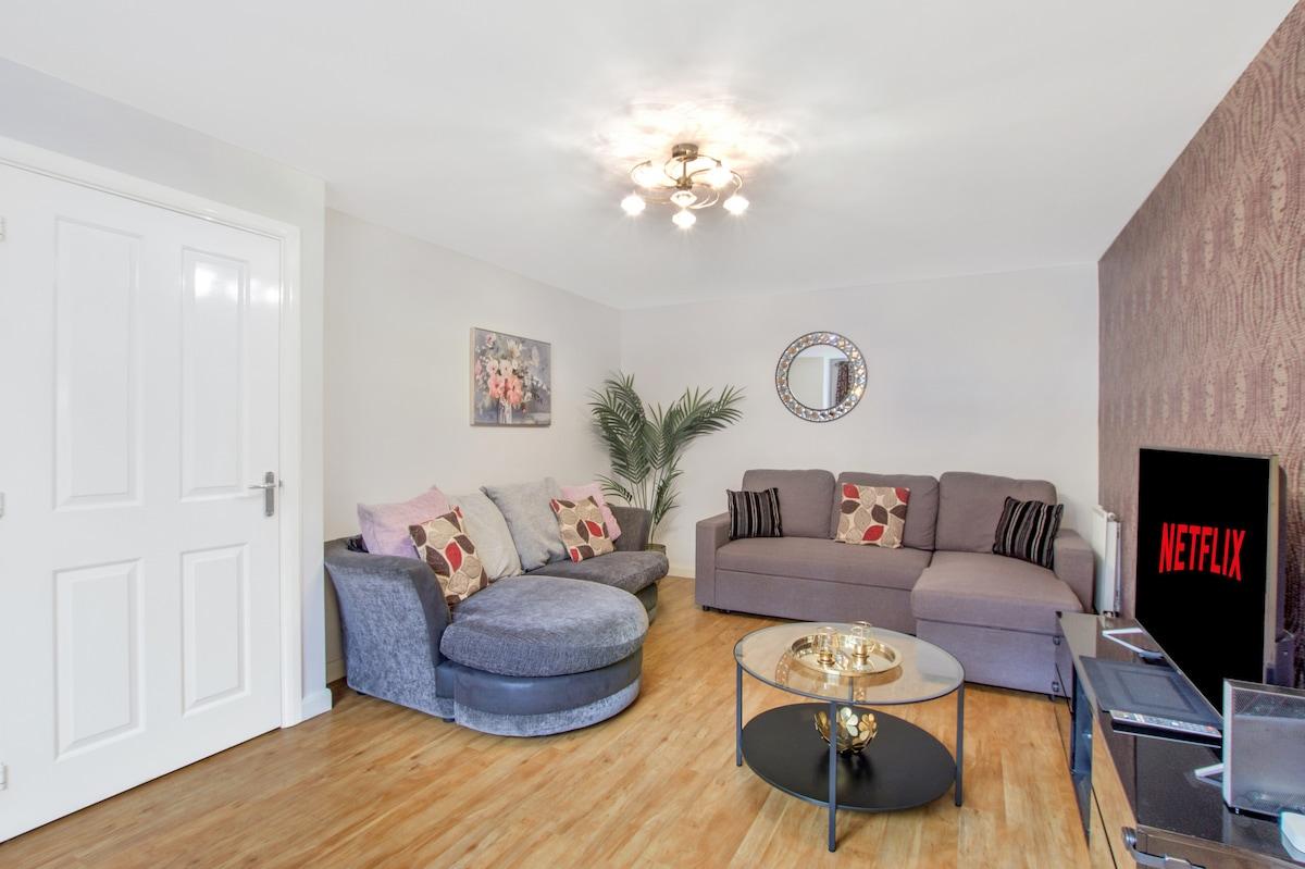 4 Bed 3.5 Bath in Bedford I Sleeps 7-9 I Parking4