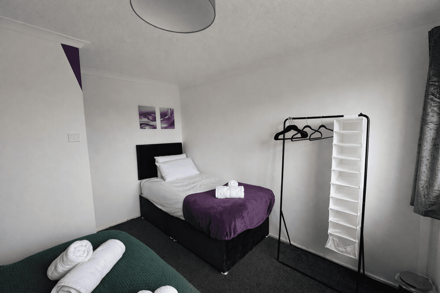 2 Bed 1 Bath in Milton Keynes | Sleeps 4 | Parking5